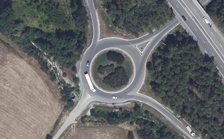 Vue aérienne du Rond-point anonyme n°34553563
