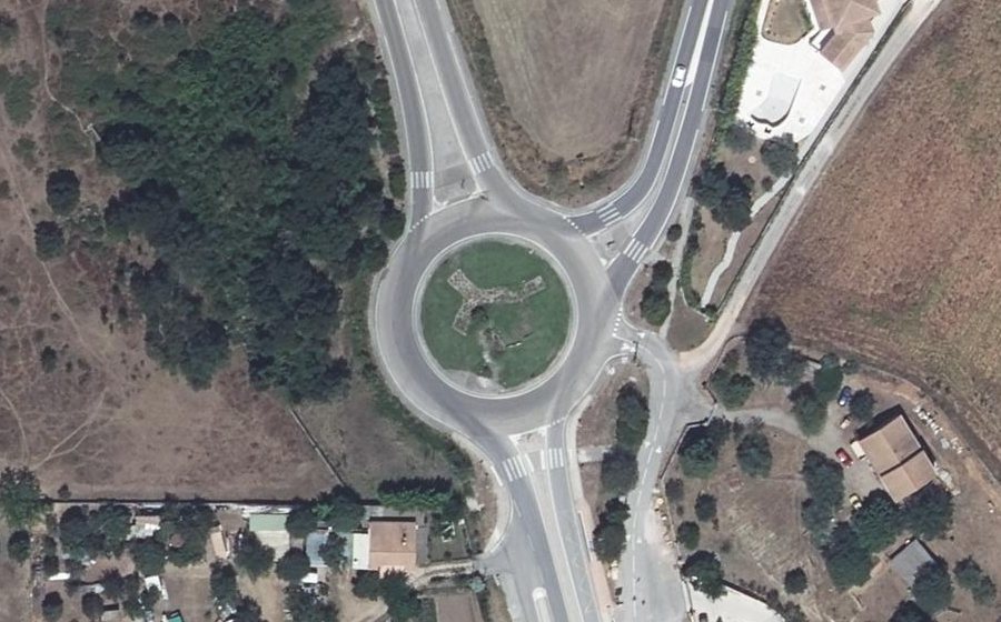 Vue aérienne du Rond-point anonyme n°34554614