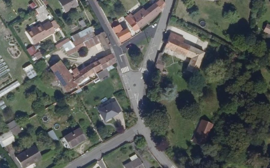 Vue aérienne du Rond-point anonyme n°345588208