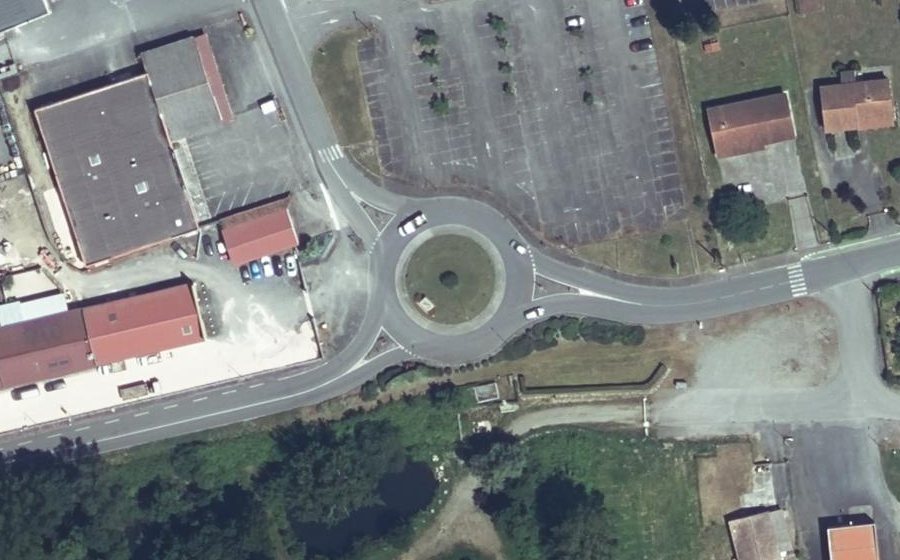 Vue aérienne du Rond-point anonyme n°34559183