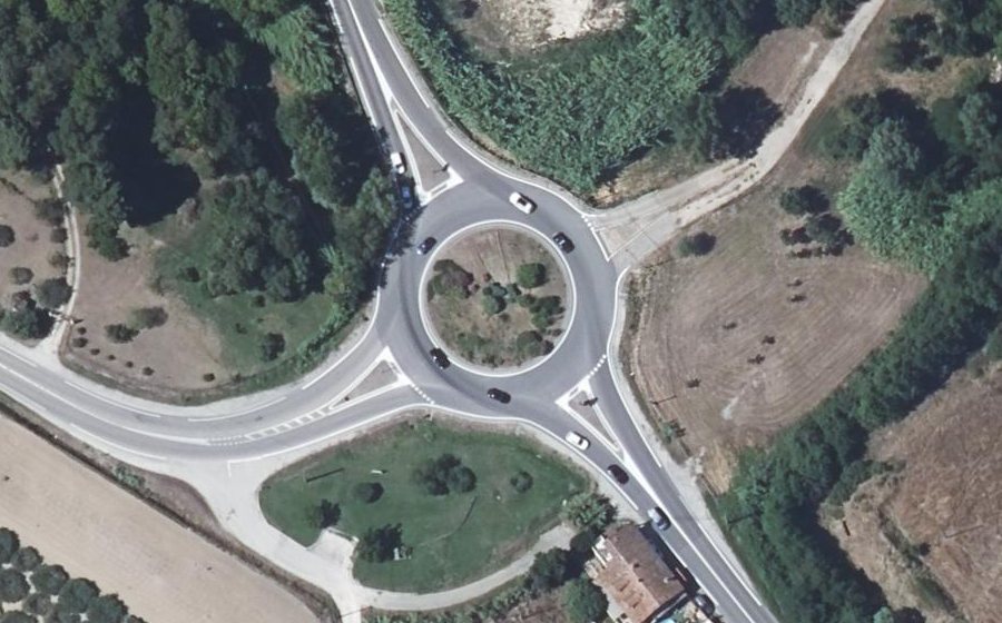 Vue aérienne du Rond-point anonyme n°34562383