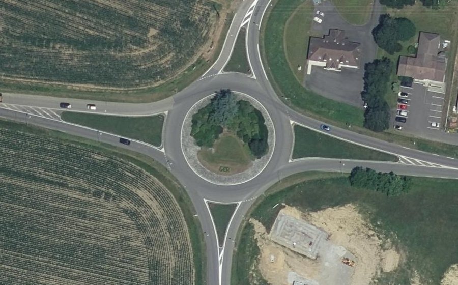 Vue aérienne du Rond-point anonyme n°34565972