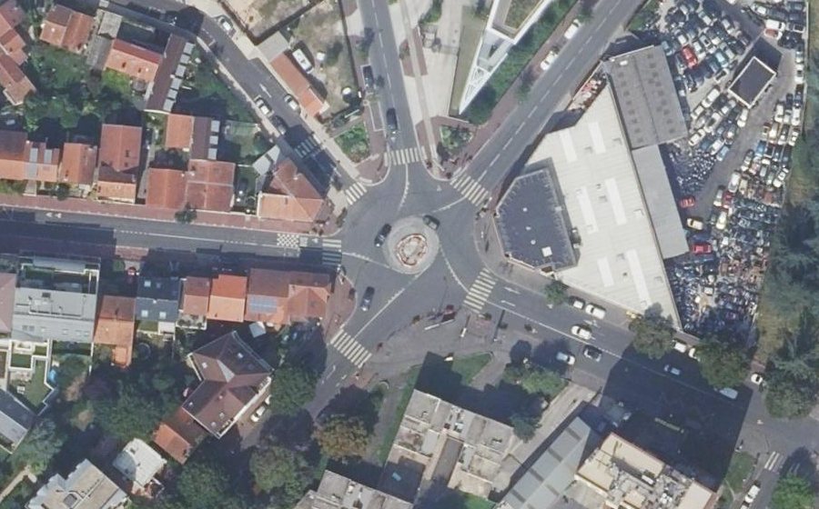 Vue aérienne du Rond-point anonyme n°345785437
