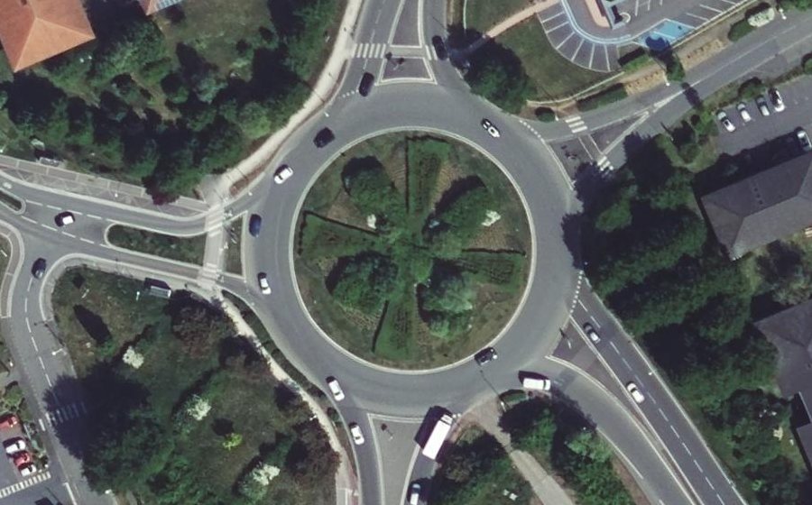 Vue aérienne du Rond-point anonyme n°345791165