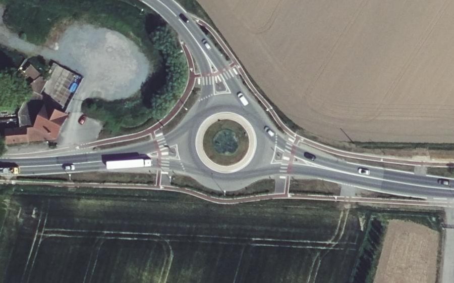 Vue aérienne du Rond-point anonyme n°345791199