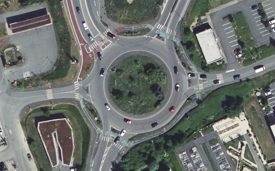 Vue aérienne du Rond-point anonyme n°345791207