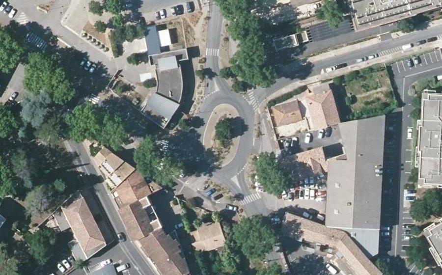 Vue aérienne du Rond-point anonyme n°345798312