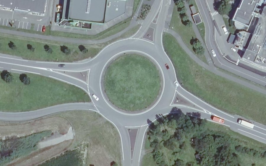 Vue aérienne du Rond-point anonyme n°34596469