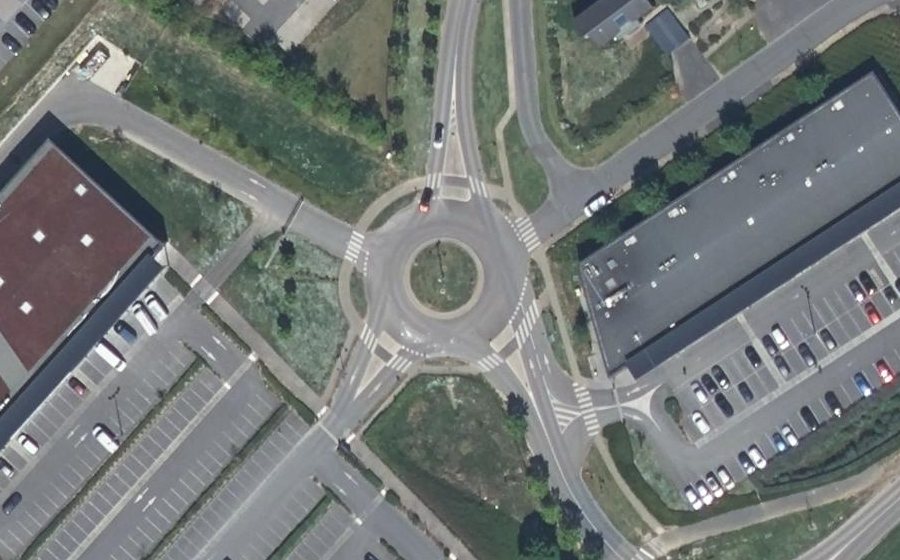 Vue aérienne du Rond-point anonyme n°346069670