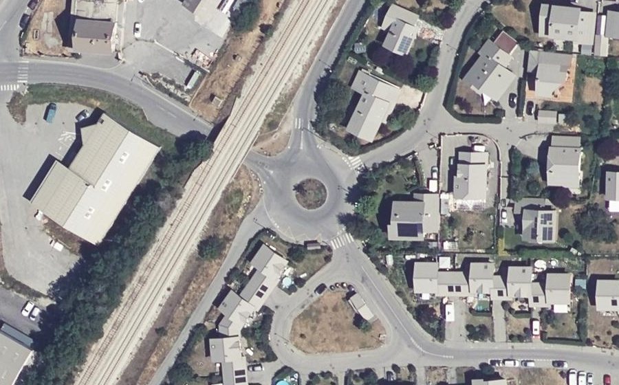 Vue aérienne du Rond-point anonyme n°34608268