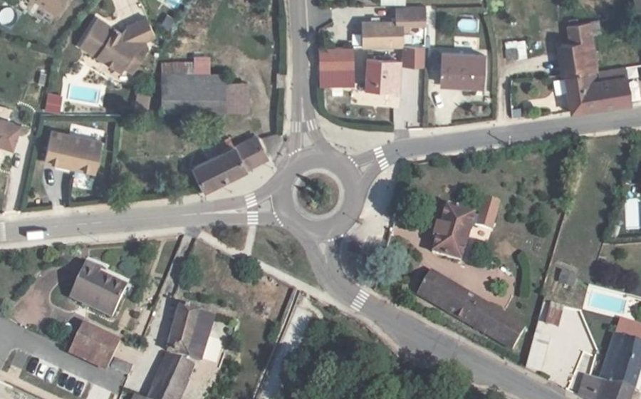 Vue aérienne du Rond-point anonyme n°34633361