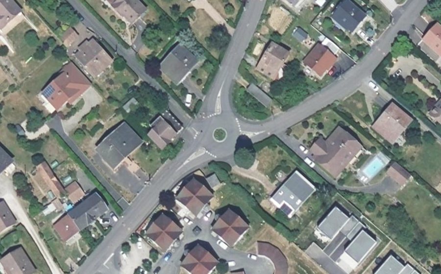 Vue aérienne du Rond-point anonyme n°34649548