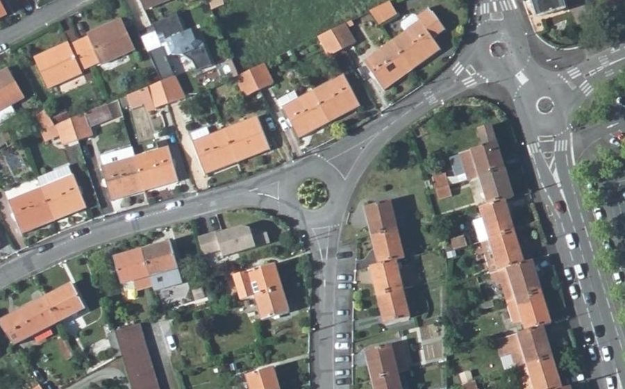 Vue aérienne du Rond-point anonyme n°346559868