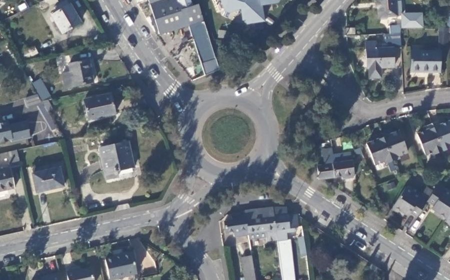 Vue aérienne du Rond-point anonyme n°346561287