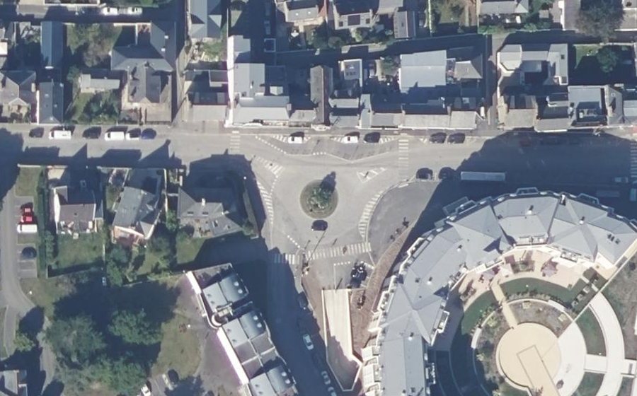 Vue aérienne du Rond-point anonyme n°346561323