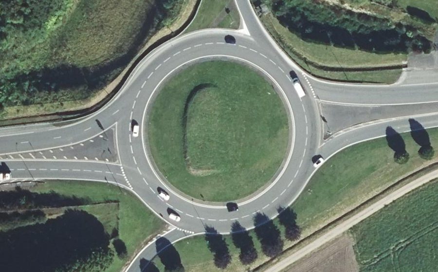 Vue aérienne du Rond-point anonyme n°34690336