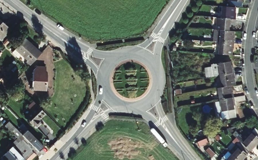 Vue aérienne du Rond-point anonyme n°34692185