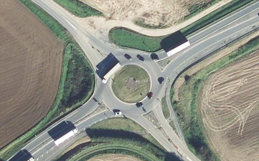 Vue aérienne du Rond-point anonyme n°34693517