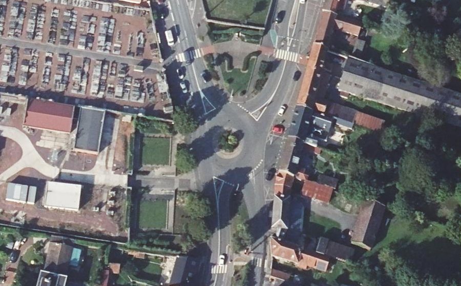 Vue aérienne du Rond-point anonyme n°34694172