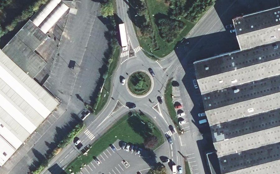 Vue aérienne du Rond-point anonyme n°34694234