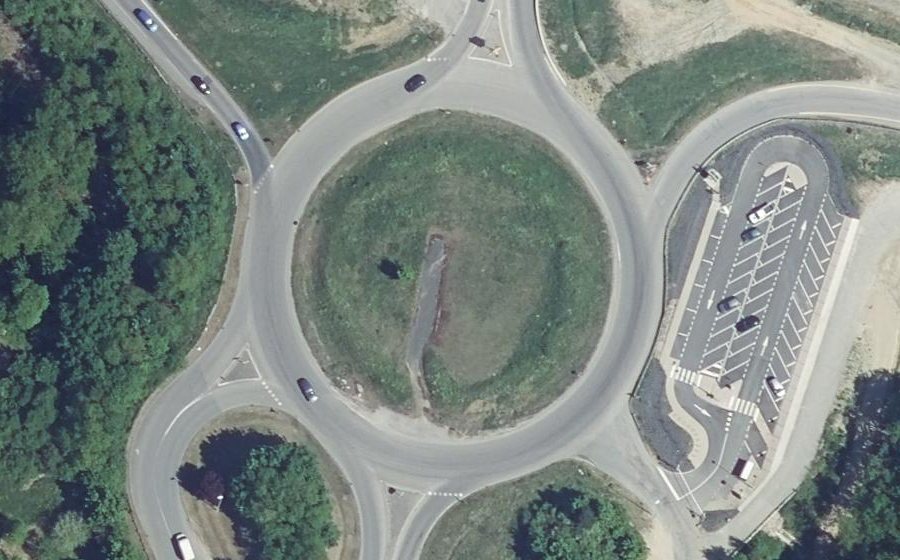 Vue aérienne du Rond-point anonyme n°34696667