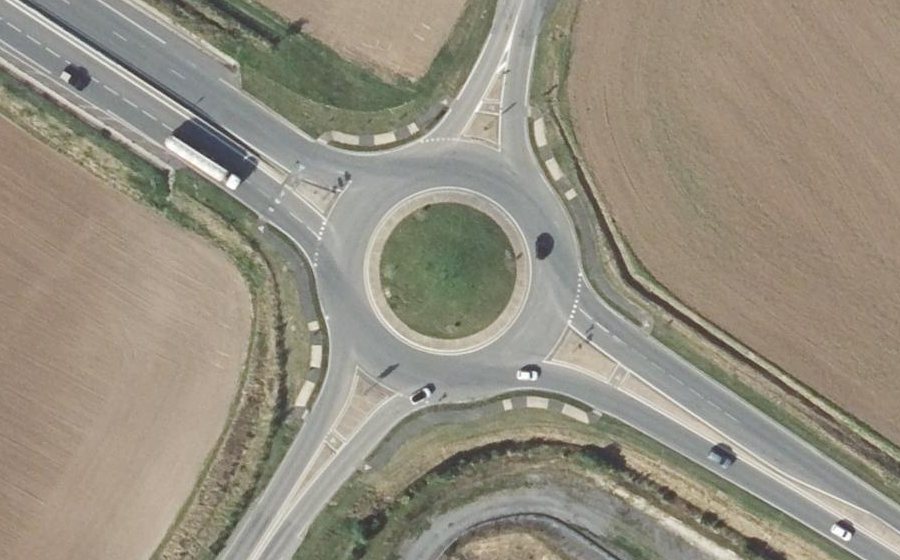 Vue aérienne du Rond-point anonyme n°34700367