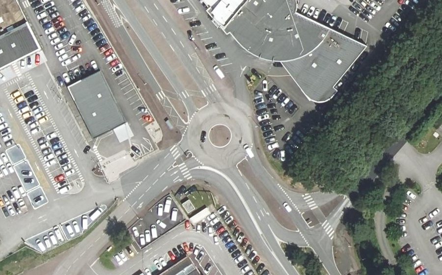 Vue aérienne du Rond-point anonyme n°347290556