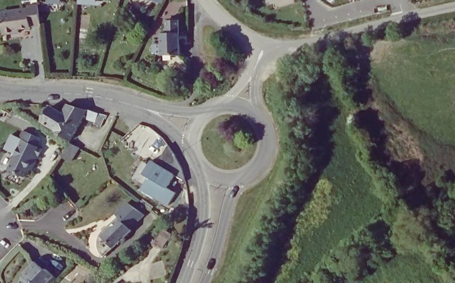 Vue aérienne du Rond-point anonyme n°34732606