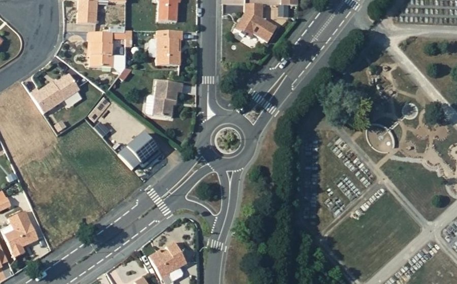 Vue aérienne du Rond-point anonyme n°347458719