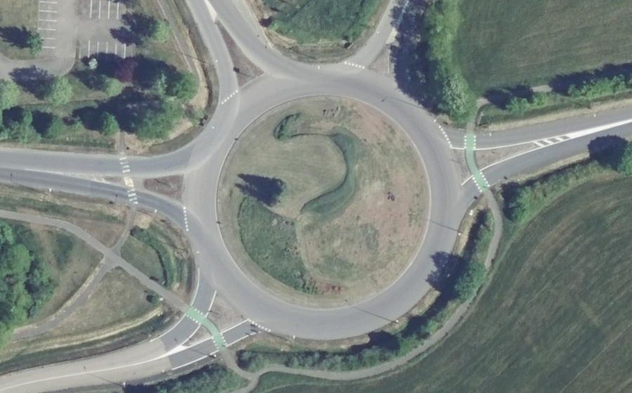 Vue aérienne du Rond-point anonyme n°34760480