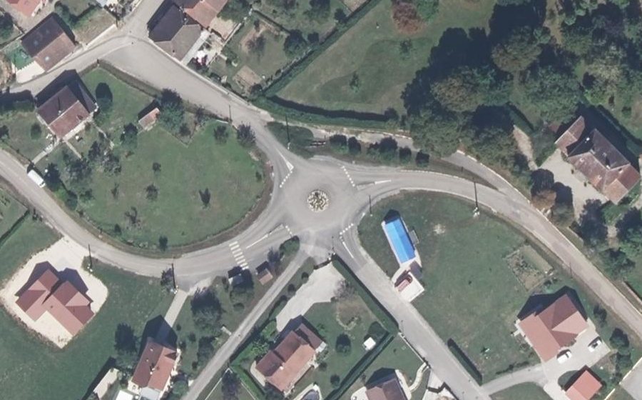 Vue aérienne du Rond-point anonyme n°34761904