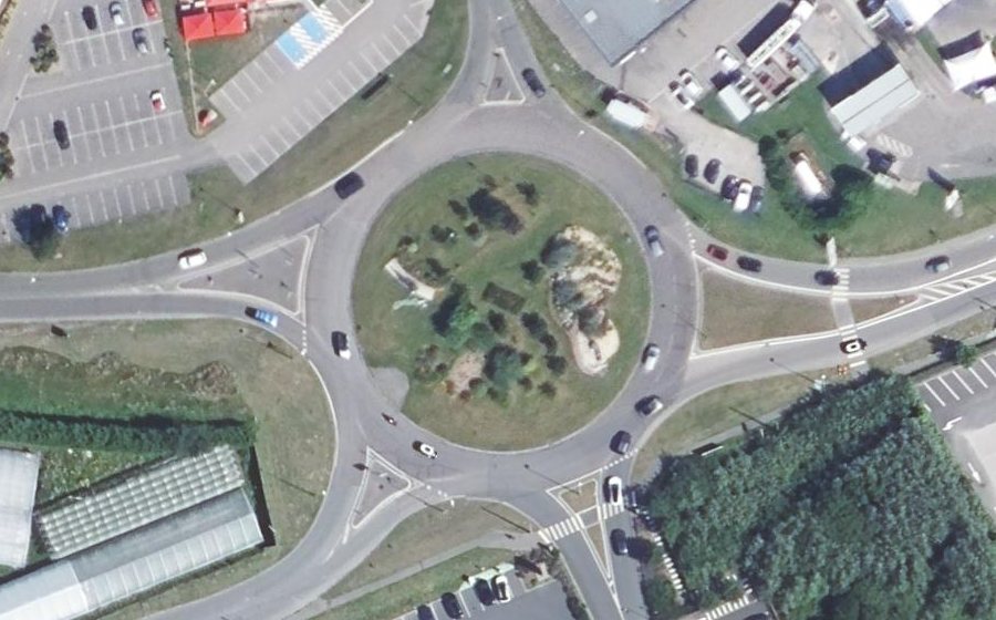 Vue aérienne du Rond-point anonyme n°347711130
