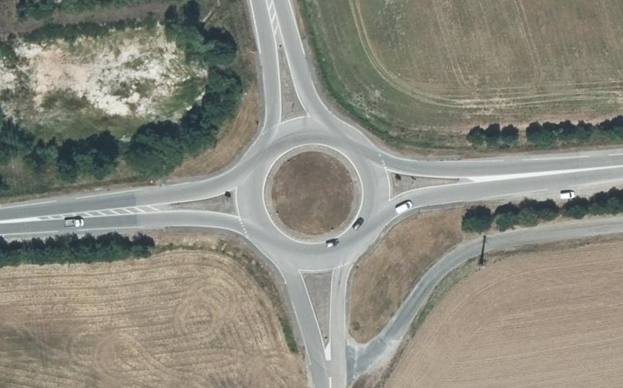 Vue aérienne du Rond-point anonyme n°34771663