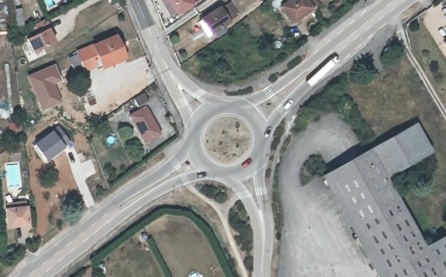 Vue aérienne du Rond-point anonyme n°34771665