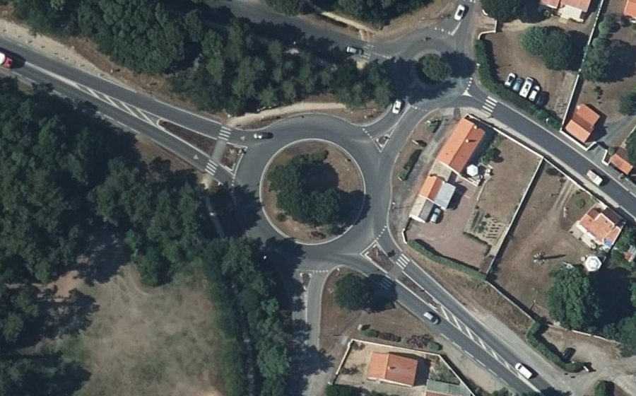 Vue aérienne du Rond-point anonyme n°34781290