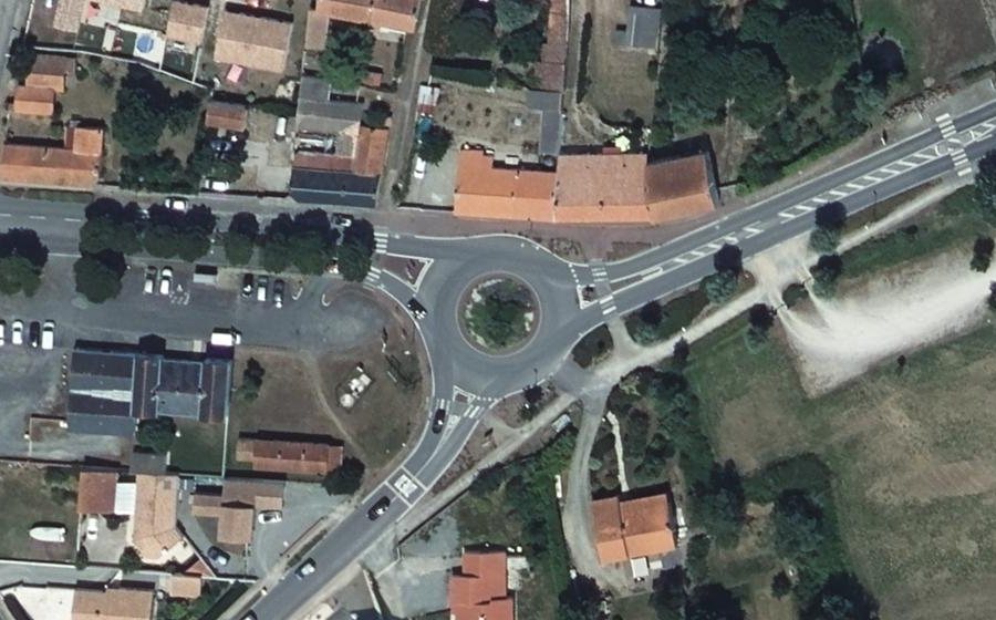Vue aérienne du Rond-point anonyme n°34781292