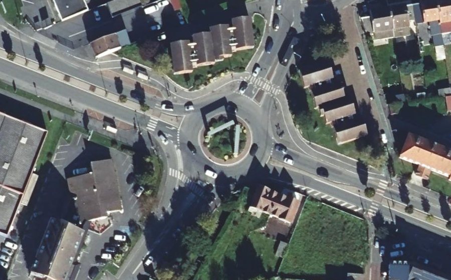 Vue aérienne du Rond-point anonyme n°34782208