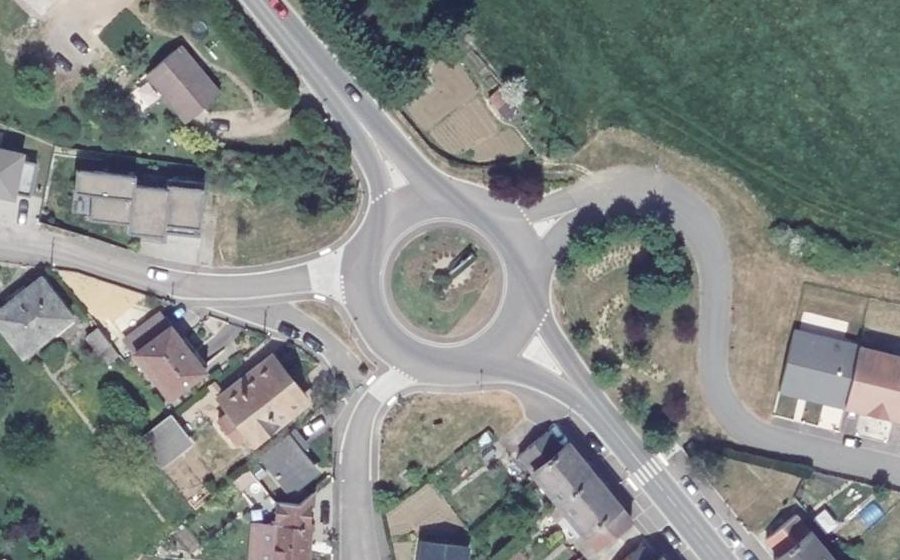Vue aérienne du Rond-point anonyme n°347941019