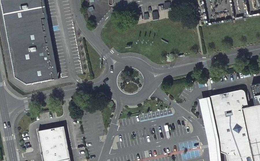 Vue aérienne du Rond-point anonyme n°347971185