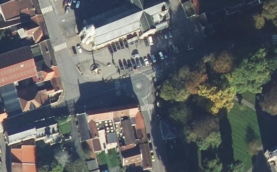 Vue aérienne du Rond-point anonyme n°348243428