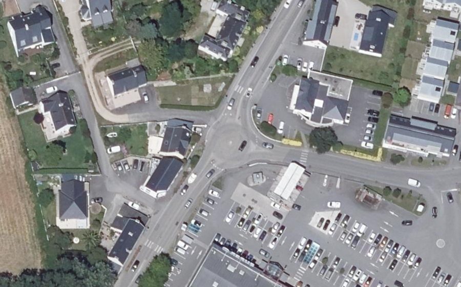 Vue aérienne du Rond-point anonyme n°348364666