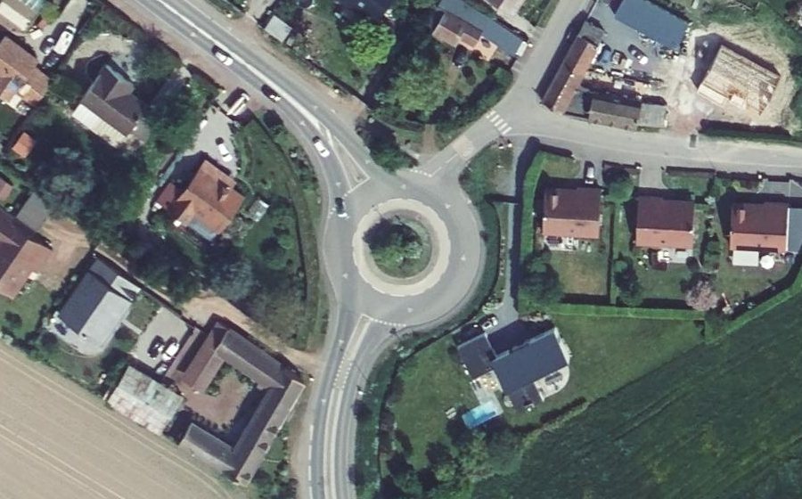 Vue aérienne du Rond-point anonyme n°34854965