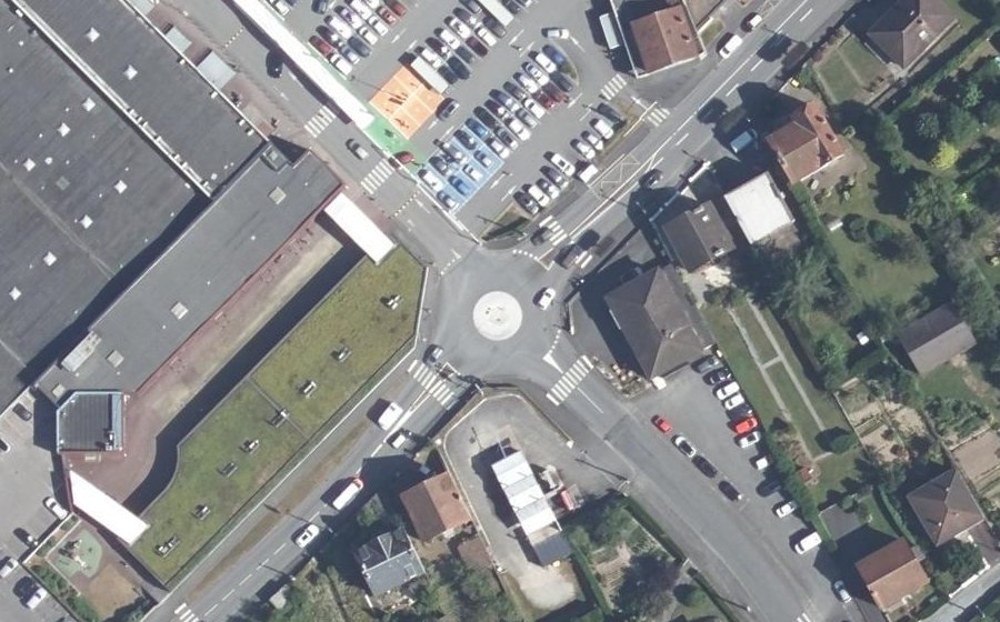 Vue aérienne du Rond-point anonyme n°34856507
