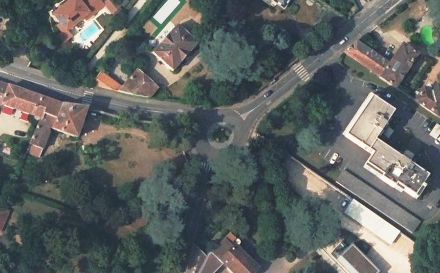 Vue aérienne du Rond-point anonyme n°34858239
