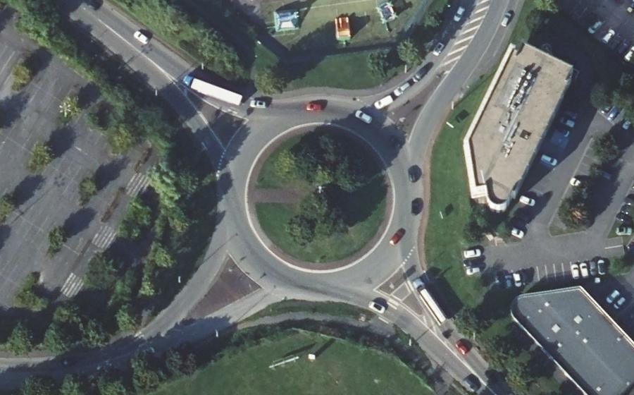 Vue aérienne du Rond-point anonyme n°34866442