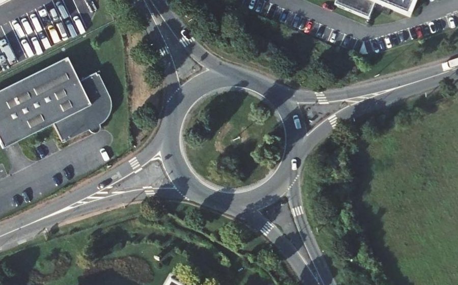 Vue aérienne du Rond-point anonyme n°34866448