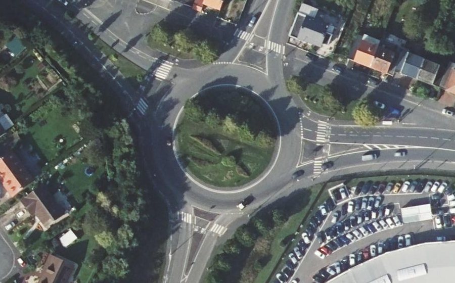 Vue aérienne du Rond-point anonyme n°34866461