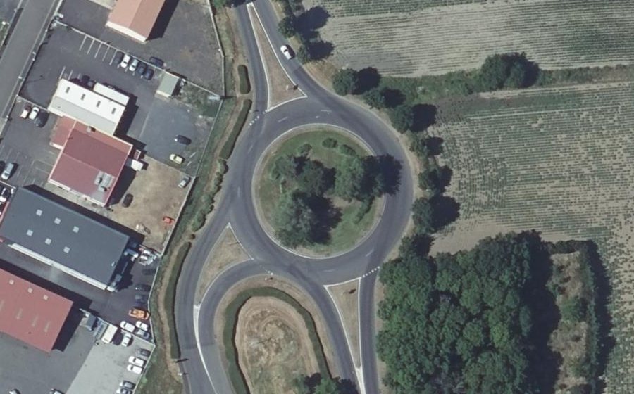 Vue aérienne du Rond-point anonyme n°34868010