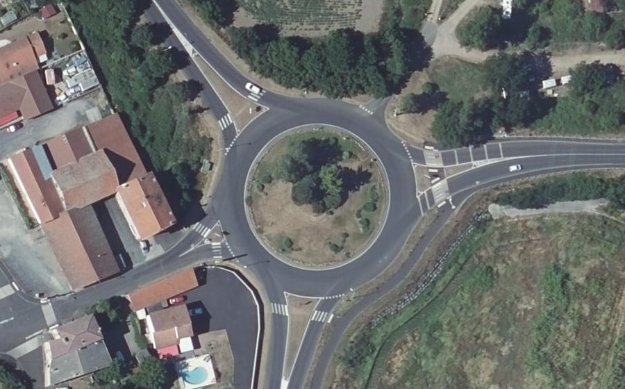 Vue aérienne du Rond-point anonyme n°34868014
