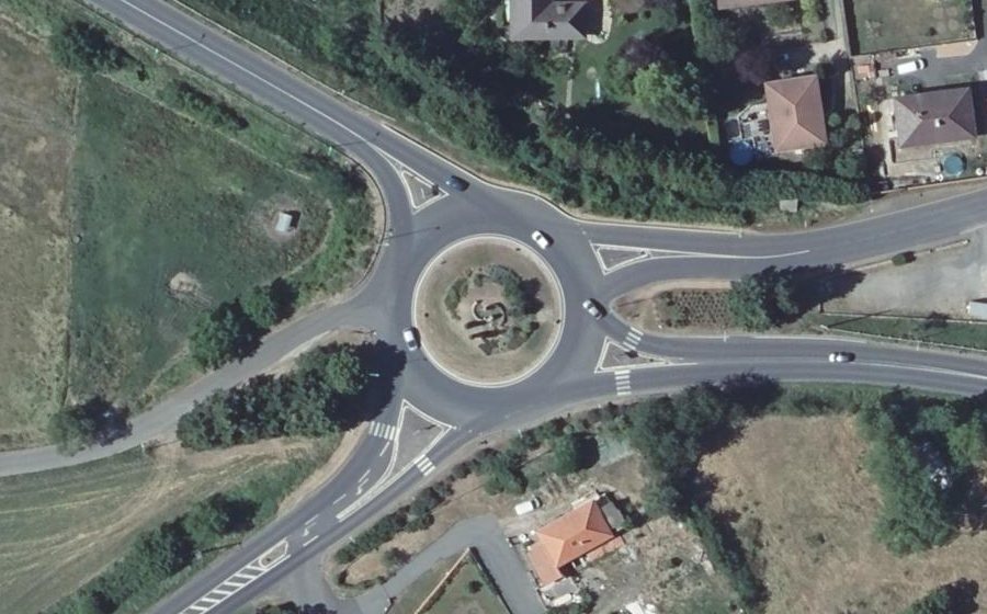 Vue aérienne du Rond-point anonyme n°34868025